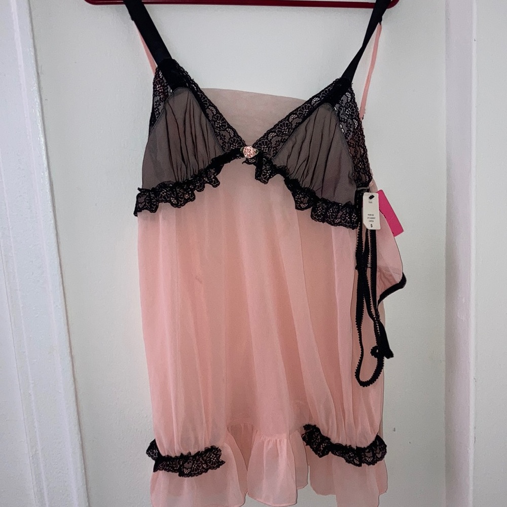 Beautiful new intimates set with thong